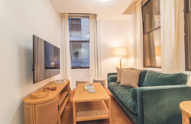 Chic 3BR with 3 Beds and 1 Bath Steps from the Vibrant Stone Street District