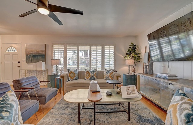 Chic 4 BR Home - minutes to Angel Stadium. 2000 sq ft + Central AC + Grass Yard