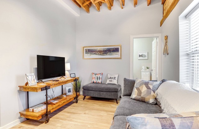 Chic Apt in the Heart of Downtown Canandaigua