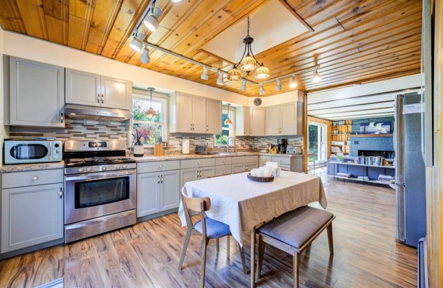 Chic Catskills Retreat, Pool & Bar Hall Included!