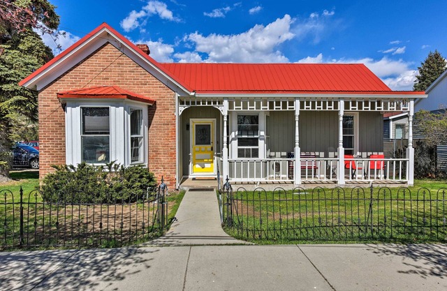 Chic Downtown Home w/Grill, Steps to Main Street!