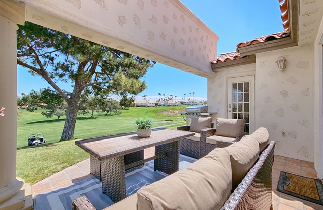 Chic & Elegant Golf Course Condo