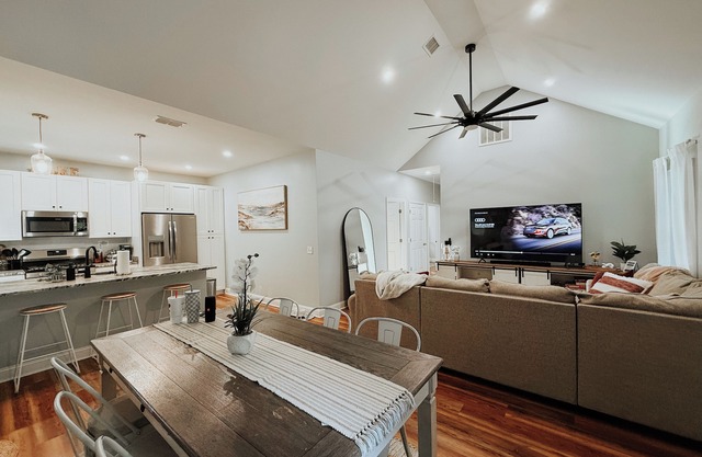 Chic Family - Friendly 3BR Home w/Pool, Hot Tub & Fire pit near Parris Island