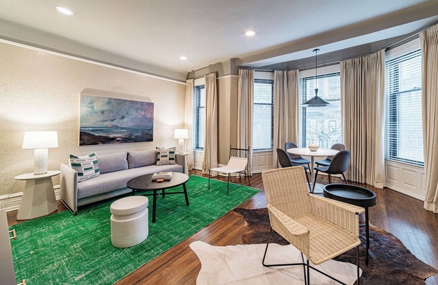 Chic & Historic Apartment Steps from Mag Mile