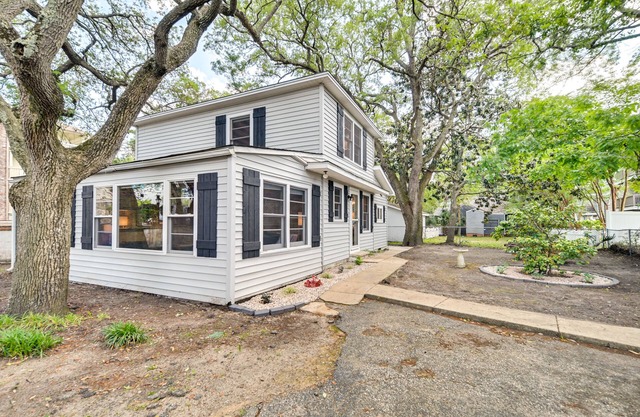 Chic Historic Myrtle Beach Cottage: Steps to Beach