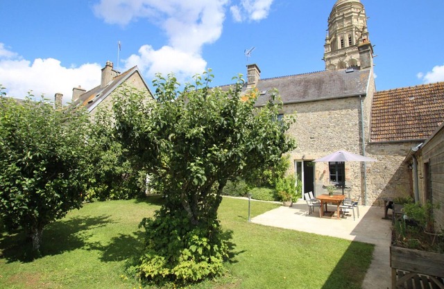 Chic house at D-Day heart, private garden, Wifi, linens included