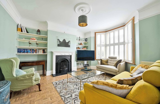 Chic House With Free Parking and Private Backyard