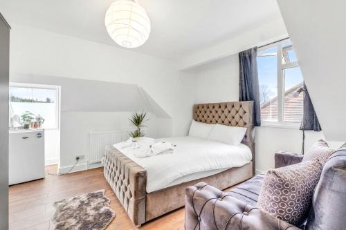 Chic Loft Studio, Free Parking, Airfryer, Free amenities, 25 Mins to Central London