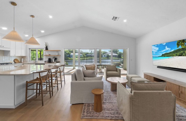 Chic Naples Coastal Retreat – Heated Pool and Spa