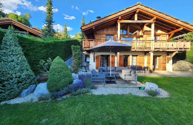 Chic, quiet and luxurious 5-bedroom chalet - perfect for families