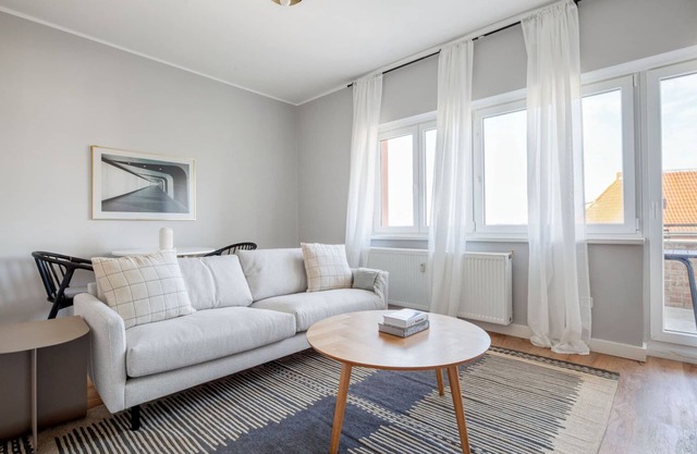 Chic Schöneberg 1BR, nr Tempelhofer Feld, by Blueground