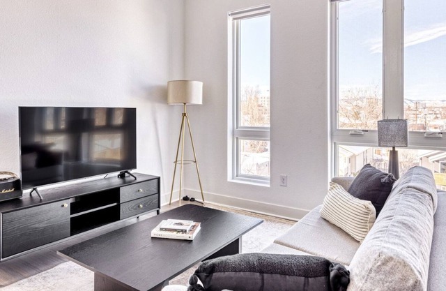 Chic Sloan's Lake 2BR w/ Gym, W/D & Roof Deck, near Park, by Blueground