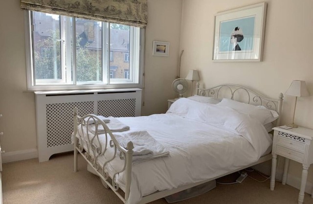 Chic top floor flat with secure off st parking