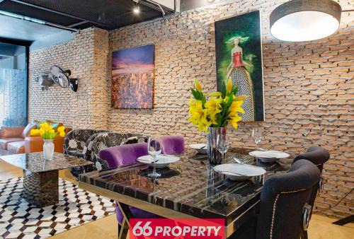 Chic Townhouse in Old City