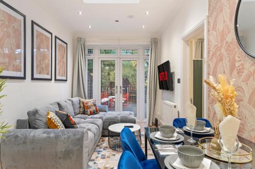 Chic Urban Retreat in London - Sleeps 8