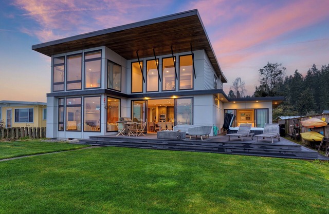 Chic Whidbey Island Waterfront Home w/Hot Tub, Firepits + Views