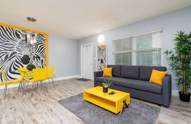 Chic Zebra Condo - Prime Fort Lauderdale Spot