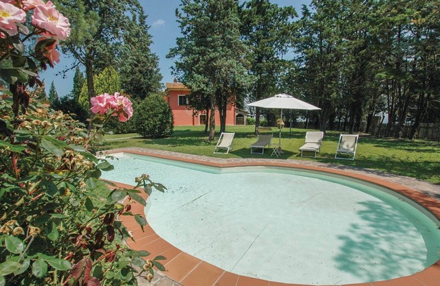 Child friendly resort with pool and games, B4