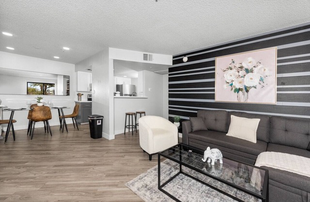 Chill 2BR Near ASU, Pool, Grill, Pkng, Pet Frndly