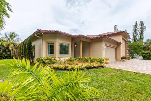 Chill & Spacious 3BR - Beaches & Backyard Fun