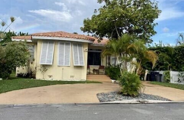 Chillin’ & Grillin’ House ONLY Steps from the Beach and Local Attractions