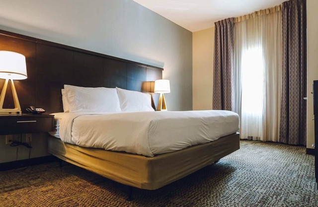 Chinatown 1B and Free Parking Washer and Dryer Gym