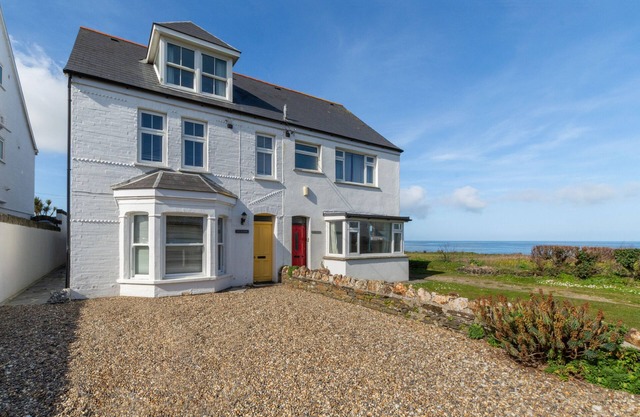 Chy An Porth - Four Bedroom House, Sleeps 10