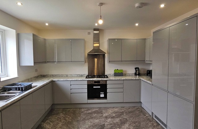 Citrine Suite - Sleeps 8 with Parking