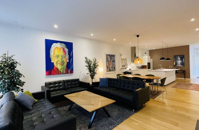 City Apartment in Copenhagen with 4 bedrooms sleeps 8