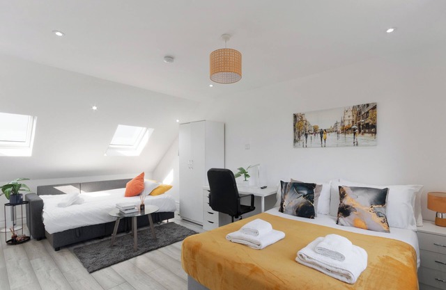 City Apartment - Sleeps 2 & Free Parking