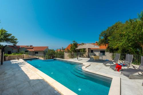 City Center Suites - Apartment with Terrace and Private Pool