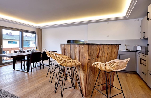 City suite # 7 m. 127sqm/2nd floor - max. 5 pers. - south-facing balcony, WLAN, SAUNA HAUS in the garden