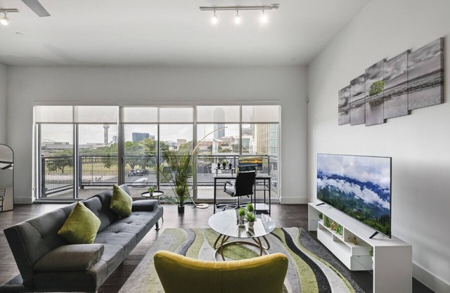 City View 1BR I Gym I Free Parking I Workspace