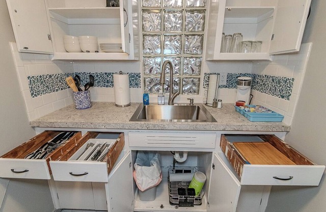 City View Suite Unit #6 -2 BR 1BA in serene Fairport Harbor