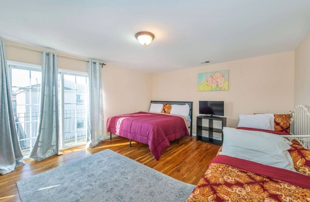 CityLuxe Modern 3BR Near NYC + Free Parking.