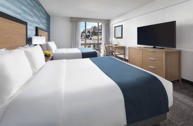 Cityscape Queens Room, Caza, Family Comfort, By Pier 39