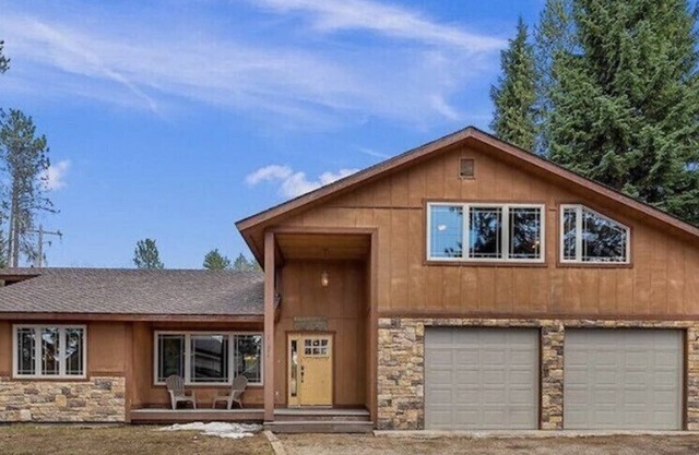 *CJ's Lakeview Cabin HotTub Spotless! GameRoom Parking Stocked Kitchen*