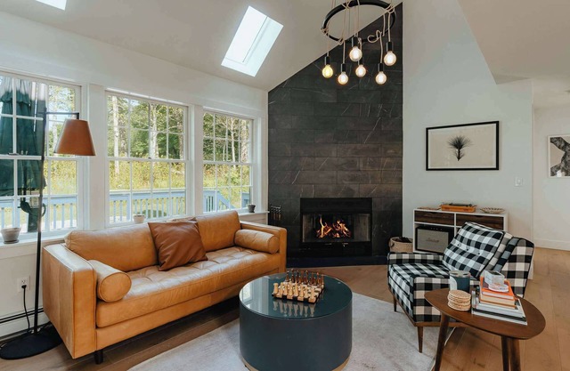 Clancy House - Cedar Hot Tub, Sleeps 10