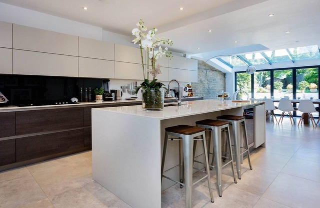 Clapham Oasis, by Veeve