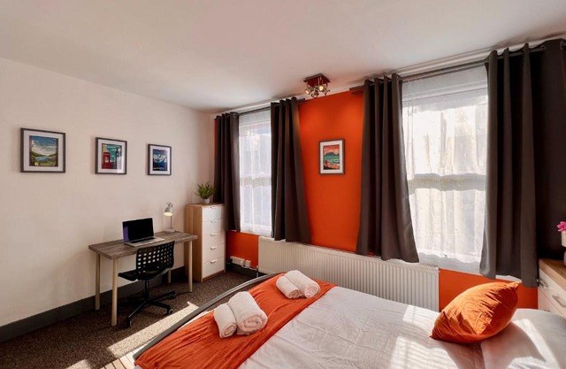 Clarence House 3 Bedrooms 8min to Station E17 North East London