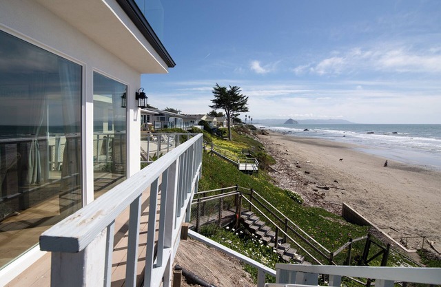 Classic Cayucos Oceanfront REMODELED AS OF 2023