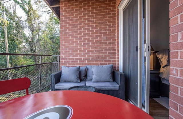 Classic City Getaway - Walk to Sanford Stadium!
