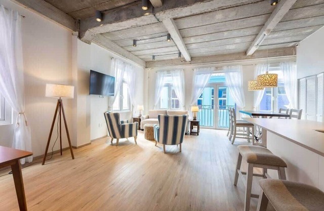 Classic Elegance: 2BR Townhome in City Centre