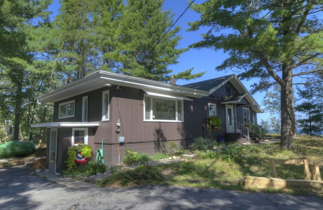 Classic Lake Michigan Cottage In Glen Arbor