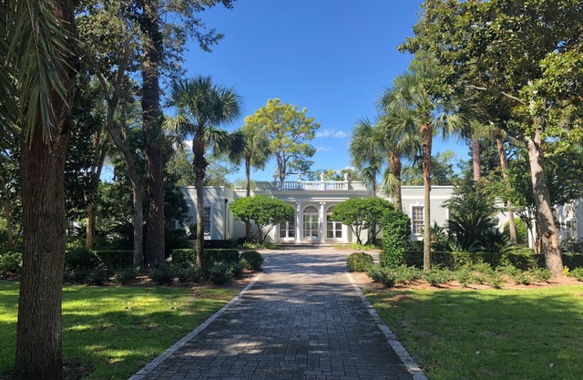 Classic Marshfront Sea Island Cottage! Huge Game Room! Steps to The Beach! BIKES