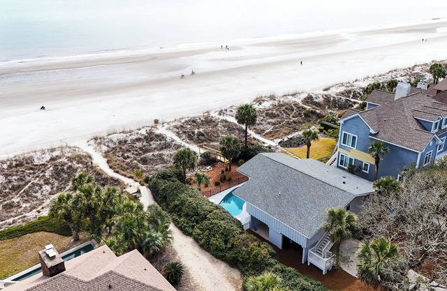 Classic, OCEANFRONT 4 Bedroom Forest Beach Home -Dog Friendly w/Private Pool