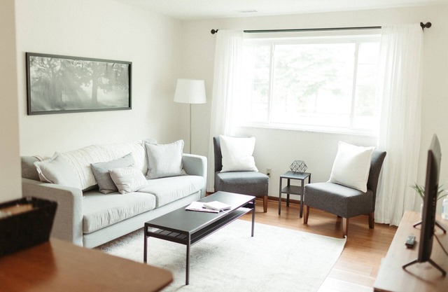 Classic, Peaceful Flat in Great Location!
