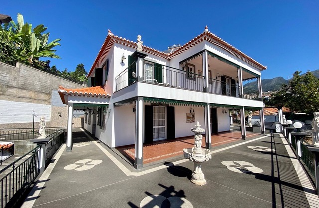 Classic Tranquil Madeiran 4-Bedroom Villa Funchal