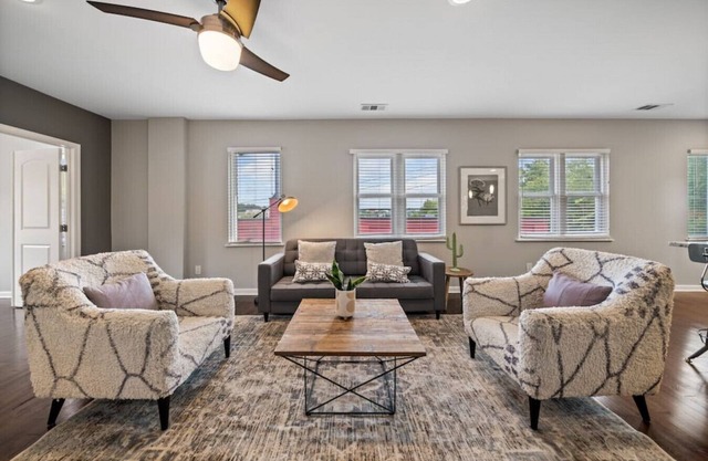 Classy 2BR Condo Near City Centre | OTR, UC, Zoo