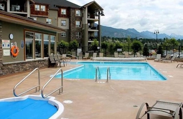 Classy Comfort | Outdoor Pool/Hot Tub | PS3 | Gym